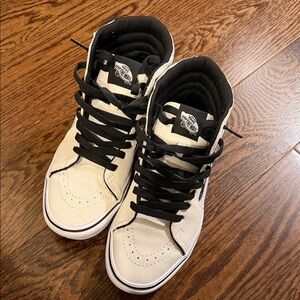 Vans High-Top old skool sneakers in Black and White